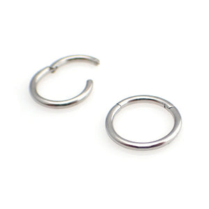 Silvrig slät segment ring - Clicker - Piercingsmycke