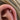 Corvin threadless piercingsmycke i 14k äkta guld med vit kristall, placerat i helixpiercing.