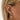 Modell använder hamrad dubbel ear cuff i guld