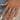Hand med tre ringar