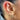 ornament-flat-tragus-piercing-huggie-orhangen-guld.jpg